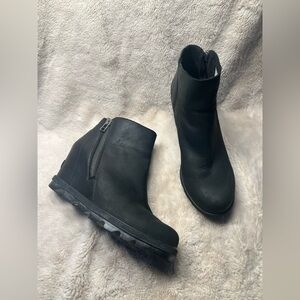 Sorel Womens Wedge Boots Size 7.5